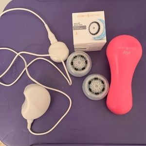 Clarisonic Mia with 2 new delicate brush heads